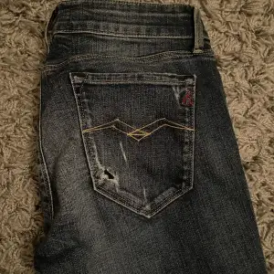 Snygga Replay bootcut jeans som inte går att få tag på längre. Orginalpris ca 1200. 