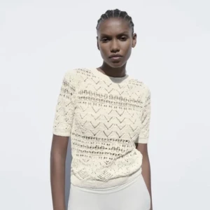 Stickad zara tröja - Säljer den här jätte fina skickade tröjan från zara 🙌 inga defekter alls