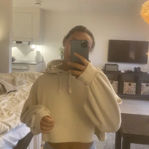 Kroppad hoodie - Fint skick!