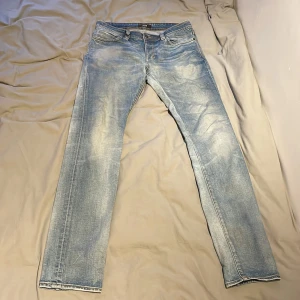 NEUW Iggy 32/34 - Använda men i bra skick, legat i garderoben ett tag då jag växt ut dem. Ljusblå färg. Frågor i DM!