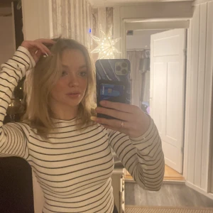 Bikbok tröja  - Säljer denna jätte fina tröja ifrån bikbok, har två lika dana❤️ jätte bra skick 