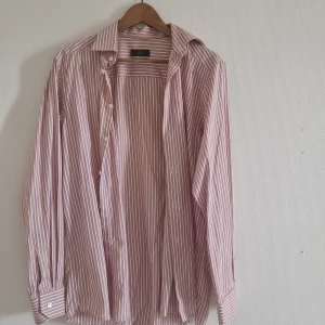 Eton skjorta - Säljes fin Eton strykfri skjorta i storlek 40.