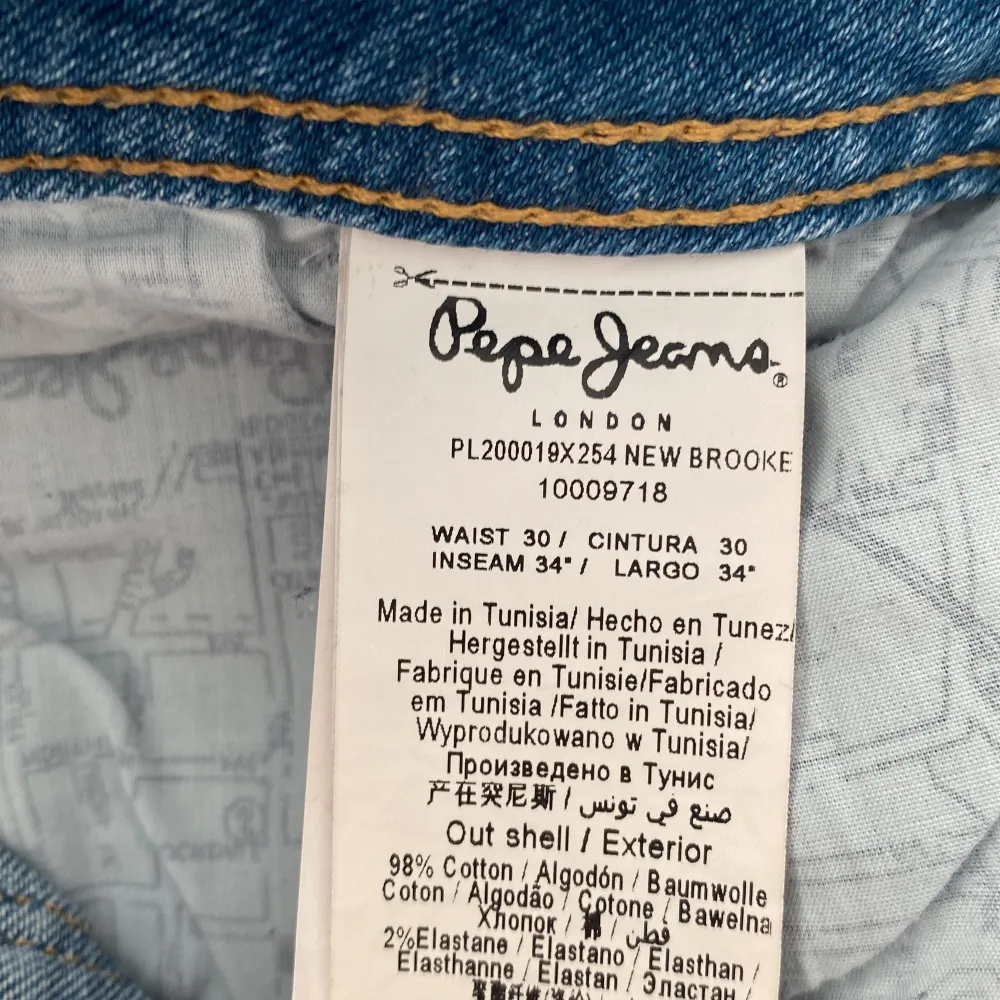 Säljer mina lågmidjade pepe jeans som är i bra skick och beställde från sellpy , men tyvärr för stora.   kontakta för fler bilder 💘. Jeans & Byxor.