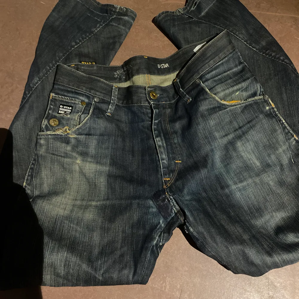 G-star jeans med skitsnygg wash, är dock för små för mig nu då de är lite små i storleken. Skriv för fler bilder!!. Jeans & Byxor.