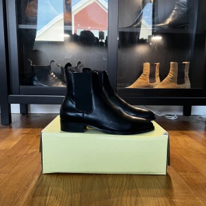 J.Lindeberg boots - Chelsea boots från J.Lindeberg Helt nya, storlek 41 och 42 finns  Nypris £250 / ~3360kr  Mitt pris 1500kr