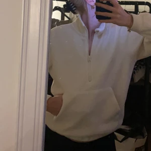 Super fin fleecetröja  - Inköpt på carlings och passar perfekt till hösten! Storlek x-small