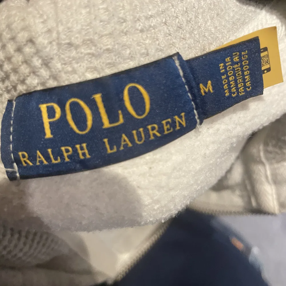 Polo ralph lauren hoodie använt ett antal gånger men kommer i bra skick.  Skriv för mer info . Hoodies.