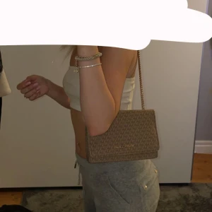 Michel korse väska - Michel Korse väska, liten och smidig. 