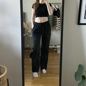 Chelsea linnebyxor - Säljer dessa ursnygga linnebyxor ifrån chelsea 🫶🏼Använda fåtal gånger och är i väldigt gott skick. Kontakta gärna om ni har några frågor eller vill ha fler bilder!  De köptes för 499:- 😇