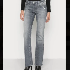 Bootcut jeans ❤️ - Säljer mina as snygga Mavi jeans då dem inte längre kommer till användning❤️, Ny pris ca 700kr och dem är i väldigt bra skick❤️ Köparen står för frakten!🤩