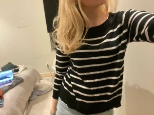 Randig tröja  - Randig tröja från Zara 