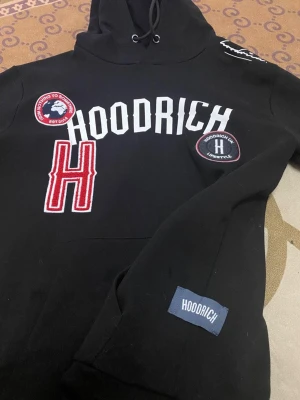 Säljer Hoodrich OG pacific hoodie - Säljer min hoodrich trölja den är använd men fortfarande på condition 