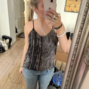 Linne - Jättefint linne som man kan ha på både fest och i skolan😍❤️