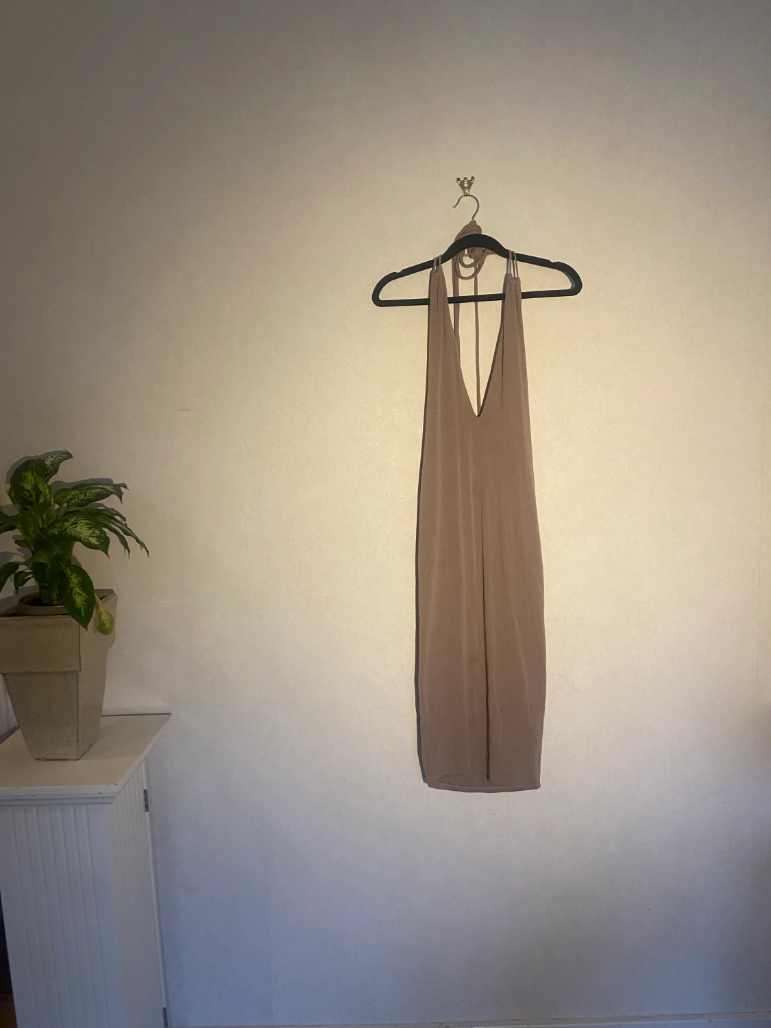 Halterneck klänning i stretch - 90