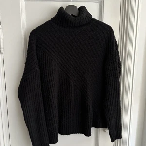 Stickad tröja - Mysig och bredare passform. Stor i storleken!! 