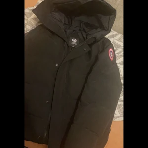 Canada Goose Jacka - Canada goose MacMillan jacka  Strl M Byte med en annan Canada goose jacka som är strl S 