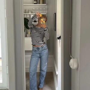 Randig topp - Så söt långärmad randig topp från ASOS, använd en gång🤍🖤🤍