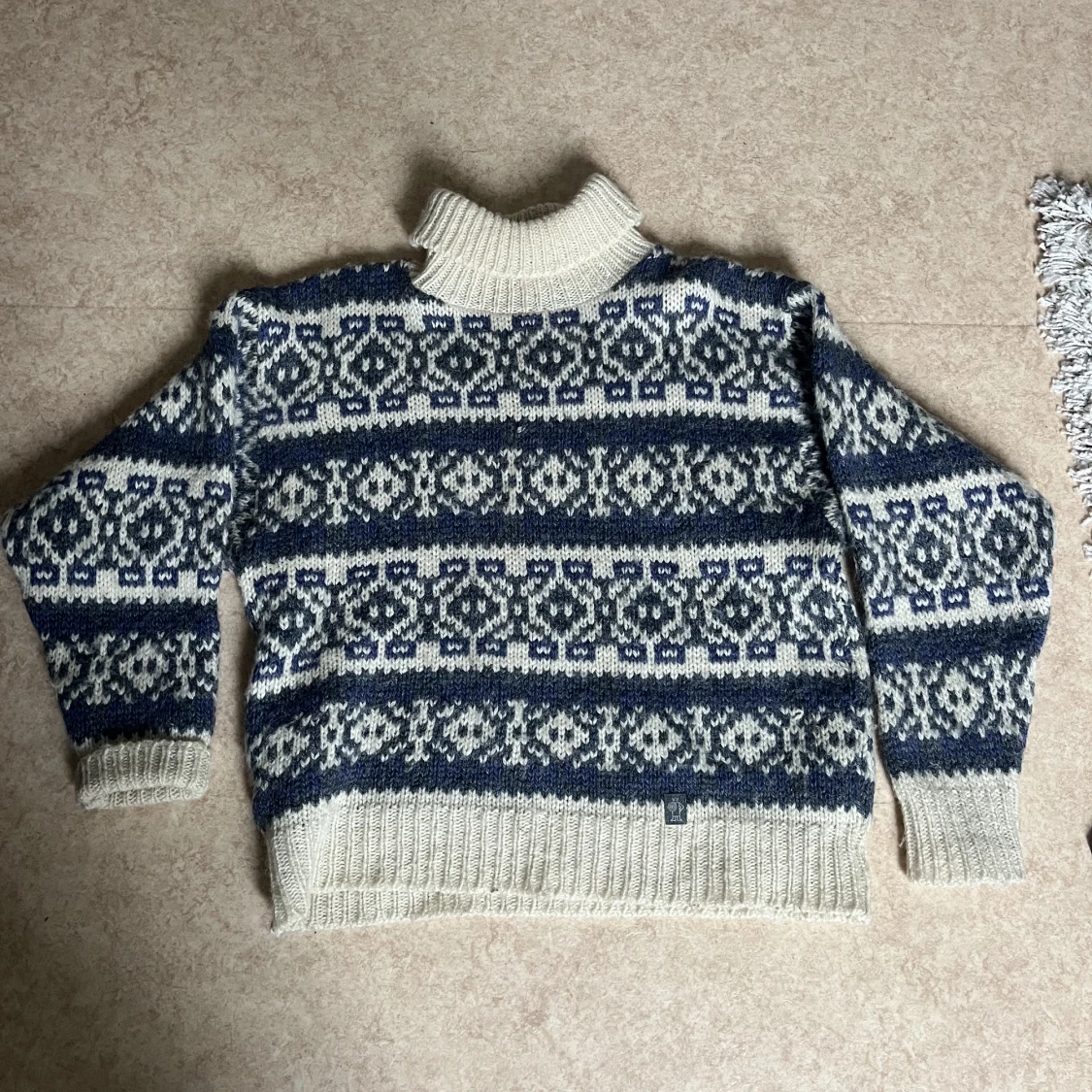 Mönstrad ulltröja - 90