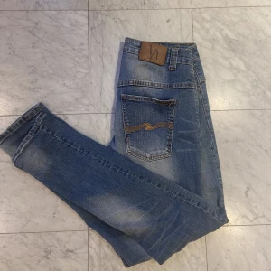 Nudie jeans  - Nudie jeans med riktigt snygg tvätt, jätte bra skick. Storlek 32/32