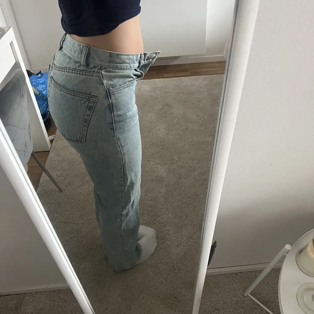 Blåa straighta jeans från Asos. Mid waist.🌟. Farkut & Housut.
