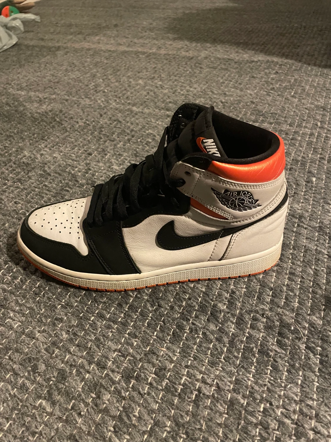 Jordan 1 High electro orange  - 90