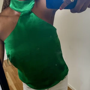 Tröja - Tröja från Ginatricot, aldrig använd! Pris är inklusive spårbarfrakt.