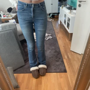 bootcut jeans - stretchiga bootcutjeans från gina🤍