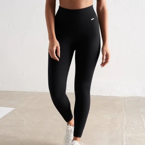 Aimn Ribbed tights - Svarta seamless tights från Aimn i storlek M. Använda ett fåtal gånger. 