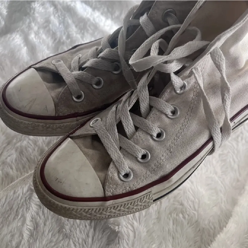 Sjukt snygga Converse tyvärr för små för mig!💕. Skor.