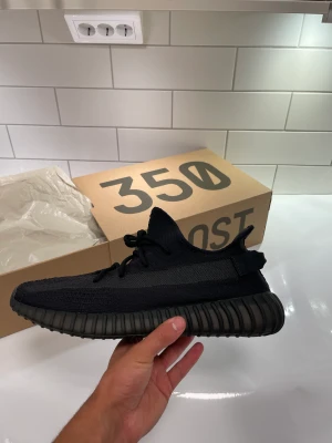 Adidas Yeezy Boost 350 V2 Onyx - - Condition Ds - Stl Us 9 - bin 3500 -Äkthetsbevis finns