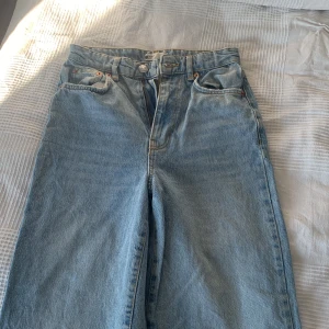 Jeans  - Jeans knappt använda högmidjade 