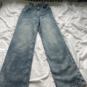 jeans  - använda ett få tal gånger 