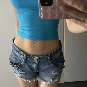 shorts - superbra skick, midjemåttet är 38cm, längden är 18cm.