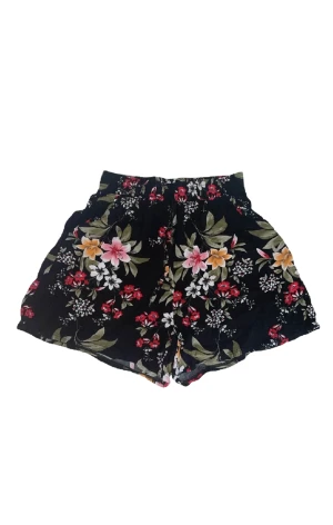 Blommiga shorts  - • Har resår vid midjan • Har 2 fickor  • Material: Bomull 
