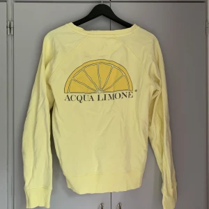 Acqua limone tröja  - Storlek S, använt fåtal gånger så är i nyskick. 