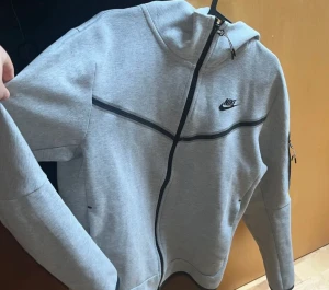 Nike tech  - Har köpt nya så har inte nåt nytta att ha kvar den längre.