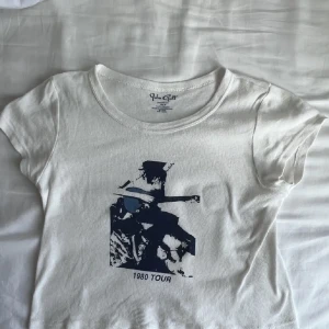 T shirt från brandy Melville  - Så fin t shirt från brandy. Kontakta för mer info ;)