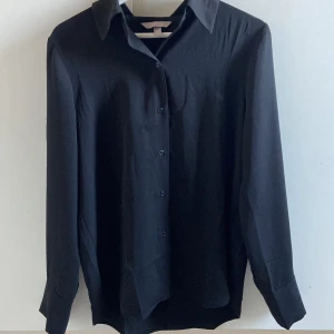 Tröja - Säljer denna för den e lite stor och har bara kommit t användning en gång💓