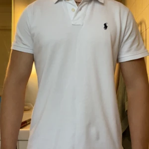 Polo Ralph Lauren Piké  - Snygg Ralph Lauren Piké i storlek M. Bra skick, bara använt några få gånger i våras. 