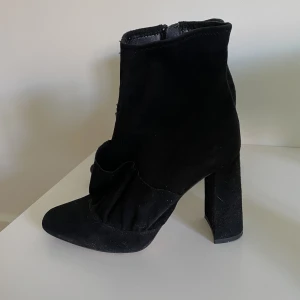 Klack boots - Fina mocka-boots från zara 