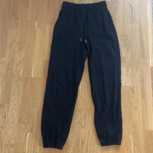 Mjukisbyxor! - Säljer ett par svarta mjukisbyxork!💘 Nyskick👌