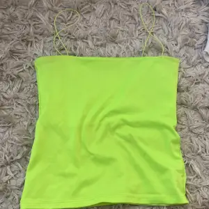 Neongrönt linne från amisu Lit nopprig