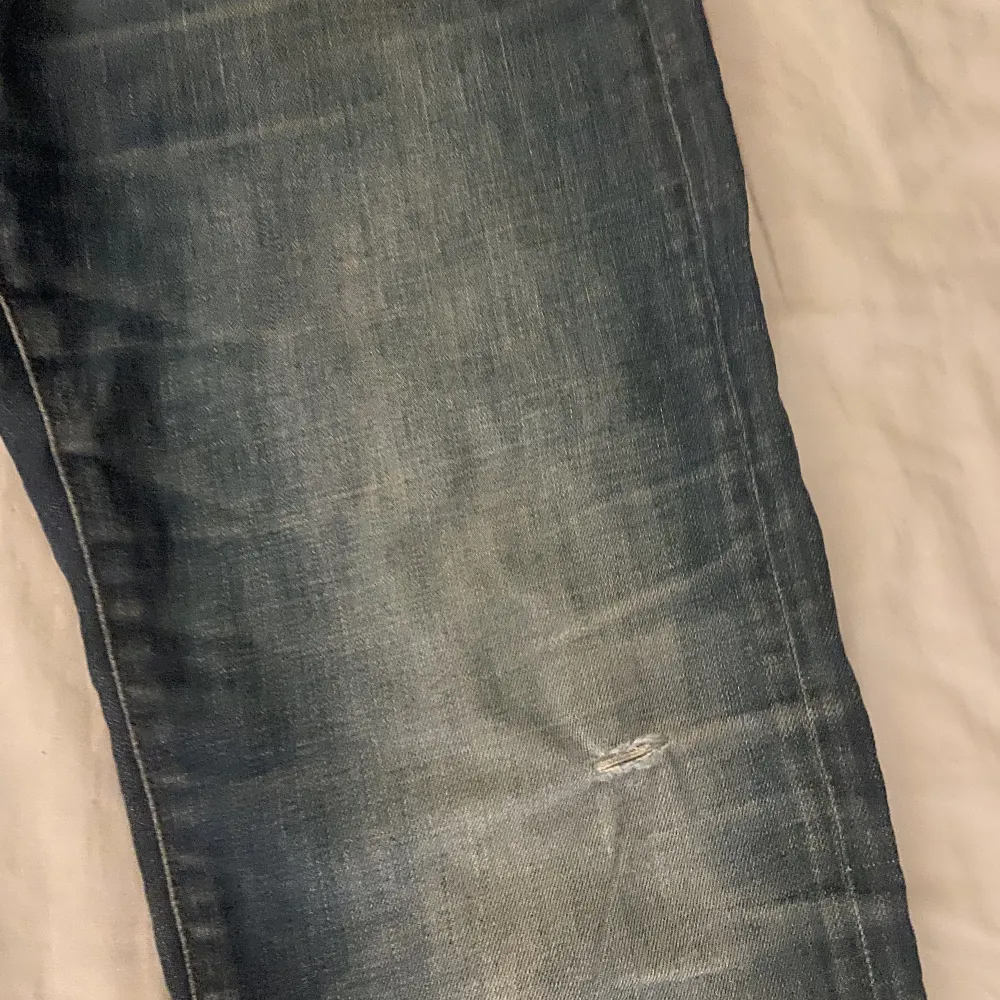 G star jeans använt skick ett märke på bild 3. Med knappgylf . Jeans & Byxor.