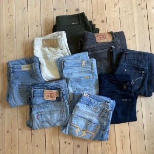 Massa snygga jeans - Hej!! Säljer en massa snygga jeans på min profil, pga ska flytta till Berlin. In och kolla!!