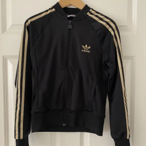 Adidaströja  - Skriv för mer bilder eller info! ❤️