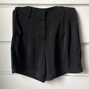 Kostymshorts - Sitter så snyggt! Lite mindre i storlek 