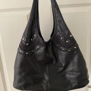 Handväska i skinn - Skriv för mer bilder eller info! ❤️