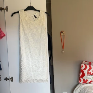 Klänning ifrån Hm - Helt oanvänd klänning ifrån hm 🩷🩷🩷
