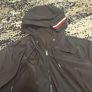 Moncler kofta - Storlek L passar även M