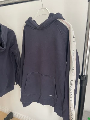 GANT hoodie  - - borstad insida - barnstorlek  -nypris är 600-700kr